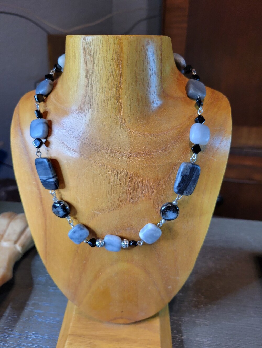 Elegant Gray and Black Beaded Necklace - Women Jewelry